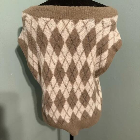 William Rast Cropped Knit Sweater Vest – V-Neck Classic Style - Picture 5 of 6